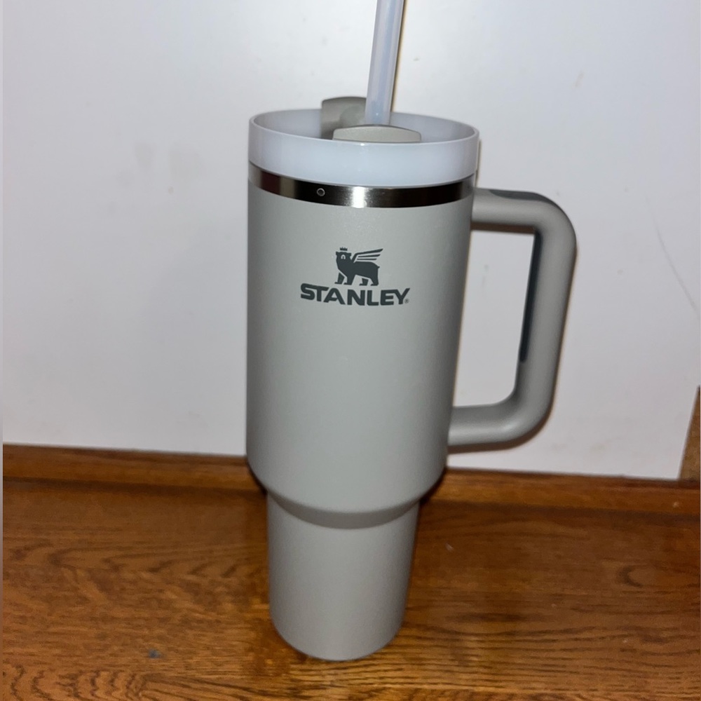 STANLEY THE QUENCHER H2.0 FLOWSTATE TUMBLER 40 OZ